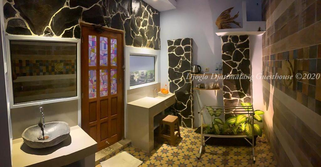 Djoglo Djatimalang Guesthouse Blitar Exterior photo