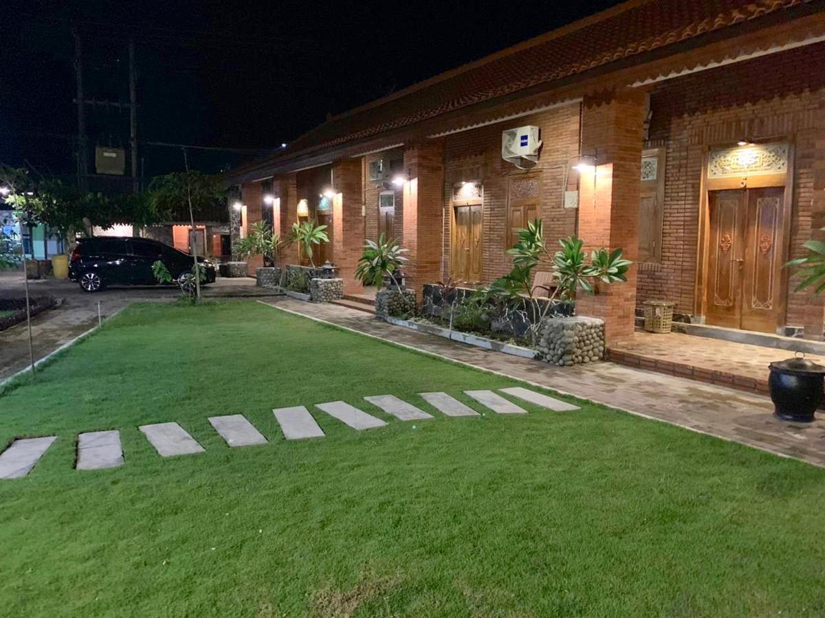 Djoglo Djatimalang Guesthouse Blitar Exterior photo